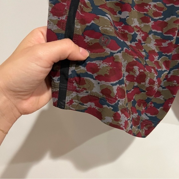 Lululemon Pace Breaker Short  Mini Urban Leopard Slate Multi/Black - Picture 4 of 8